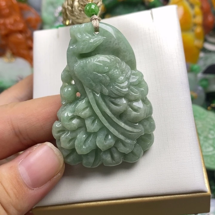 翡翠未镶嵌吊坠(赠链)