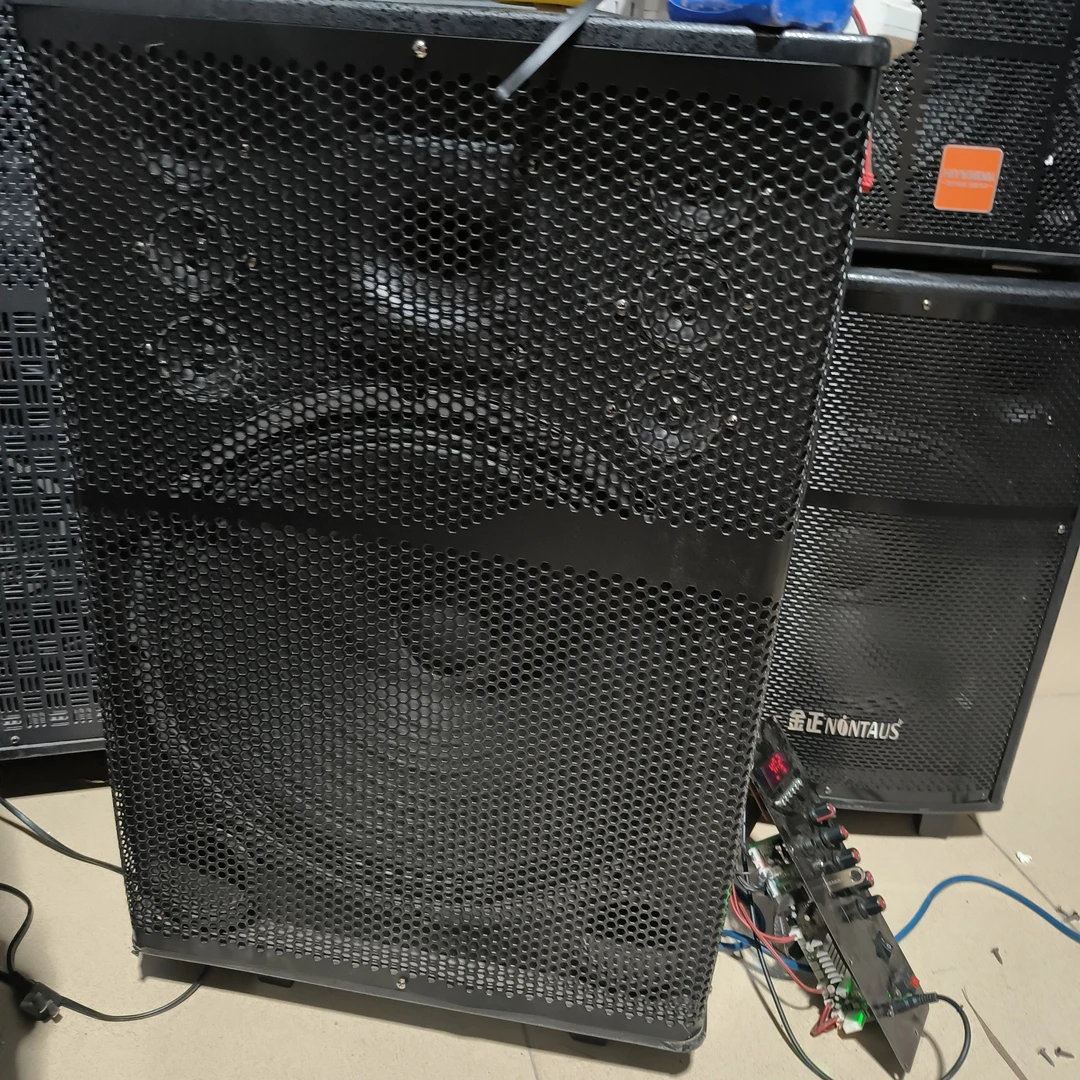 9新  15寸拉杆音响无话筒230.7频点不售后电池掉了，外观瑕疵