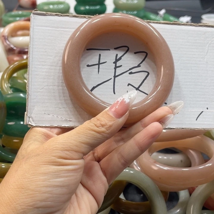 紫***晶石英质玉未镶嵌珠宝奇石