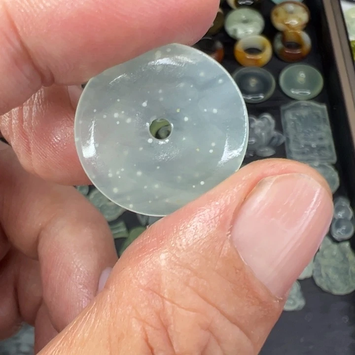 悬***轴蛇纹石玉未镶嵌颈饰