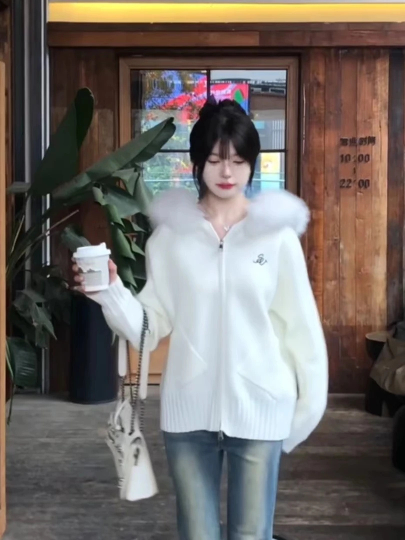 软糯慵懒风温柔休闲百搭连帽毛领针织衫毛衣女秋冬新款显瘦牛仔裤