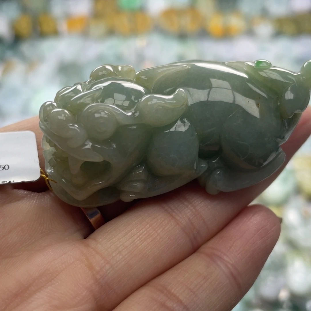 翡翠未镶嵌颈饰貔貅