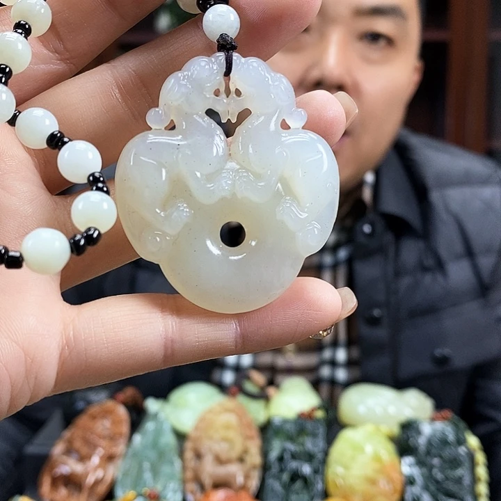 蛇纹石玉吊坠未镶嵌