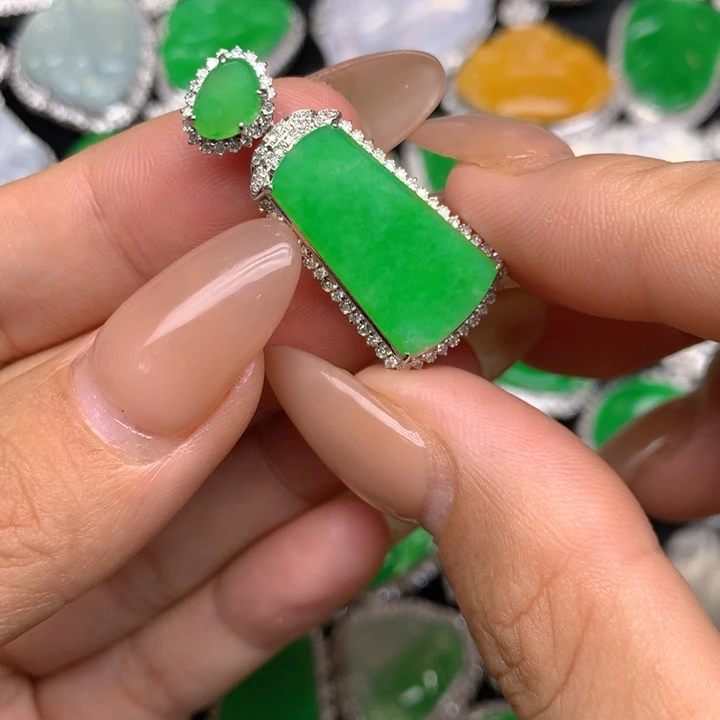 翡翠18K金镶嵌吊坠(不含链)