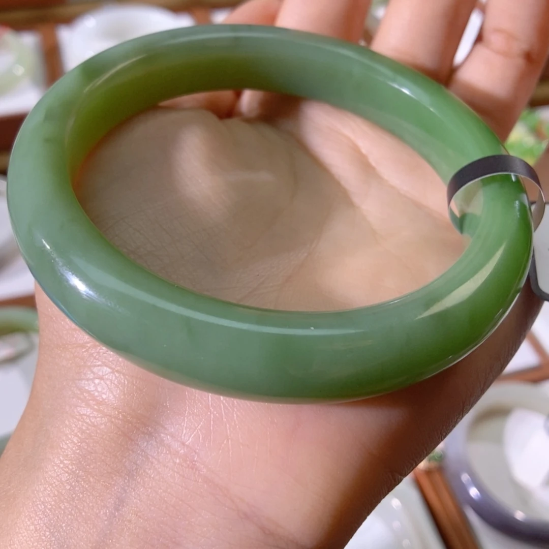 【闪购商品】未镶嵌手镯和田玉（碧玉）