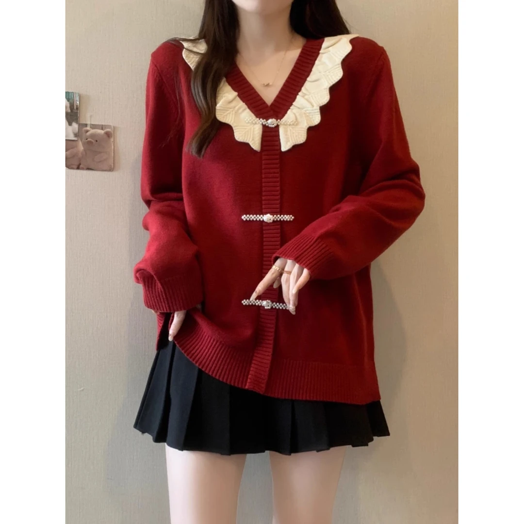 大码正肩V领花边珍珠盘扣红色毛衣女胖妹妹宽松显瘦过年针织上衣