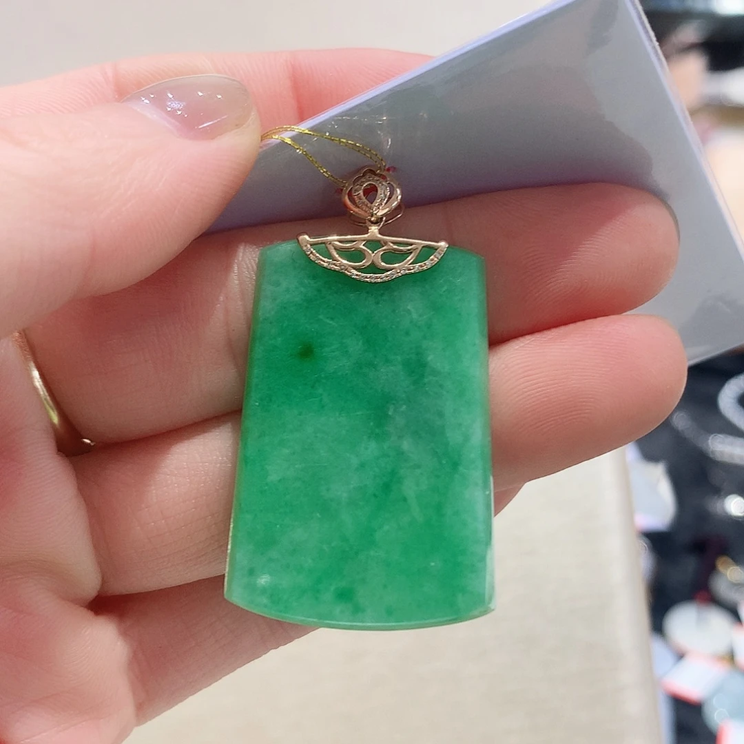 翡翠18K金镶嵌颈饰
