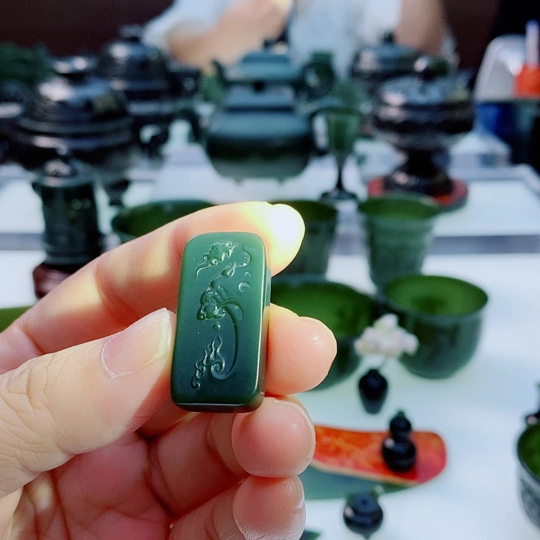 未镶嵌和田玉（青玉）把件