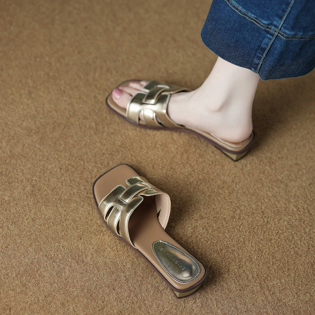 羊皮版巨好看低跟绝美女士拖鞋夏天外穿2025新款时尚高级感凉拖鞋