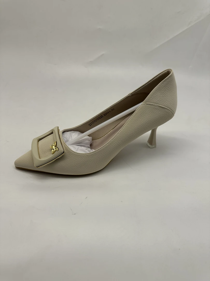 0825时尚细跟单鞋