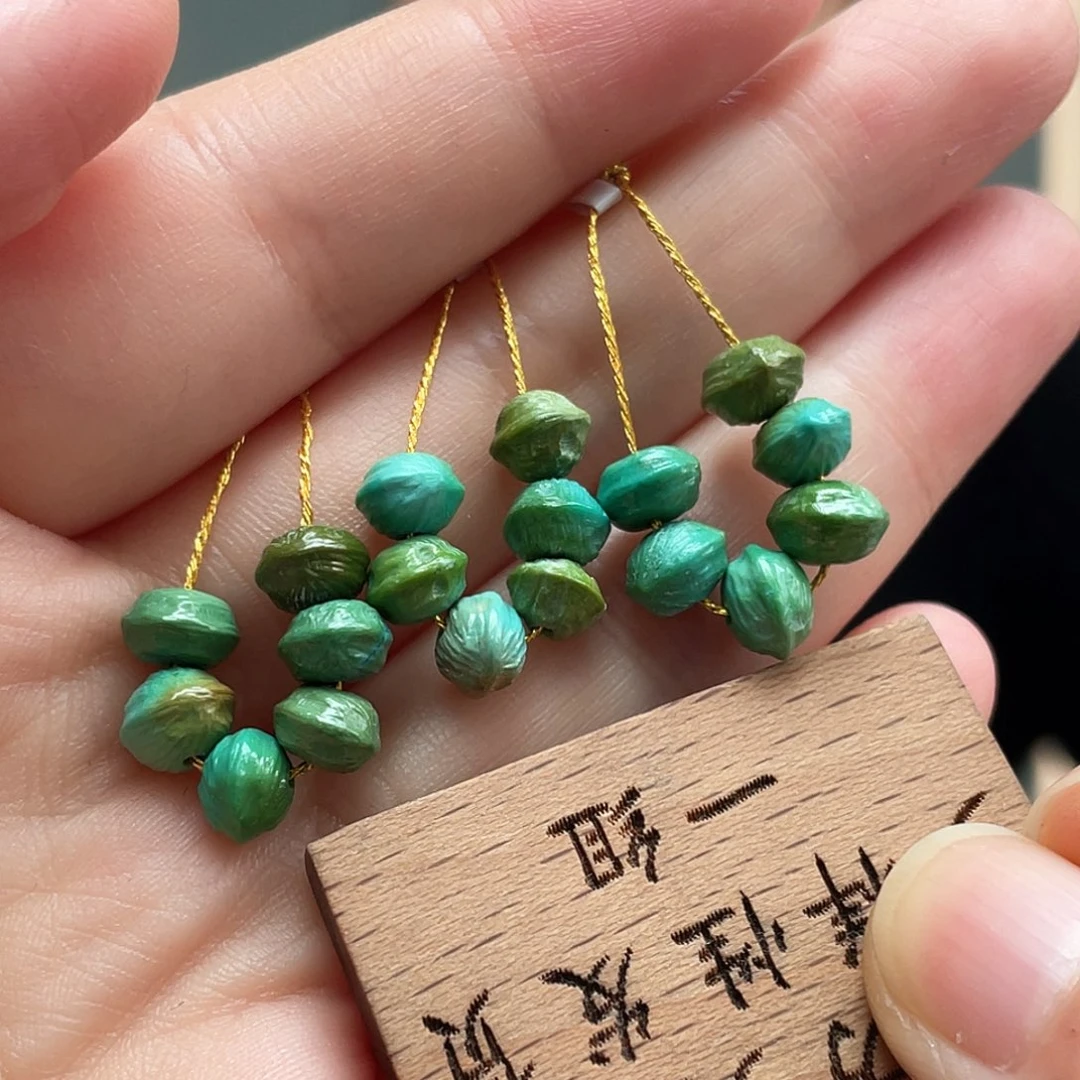 绿松石未镶嵌颈饰