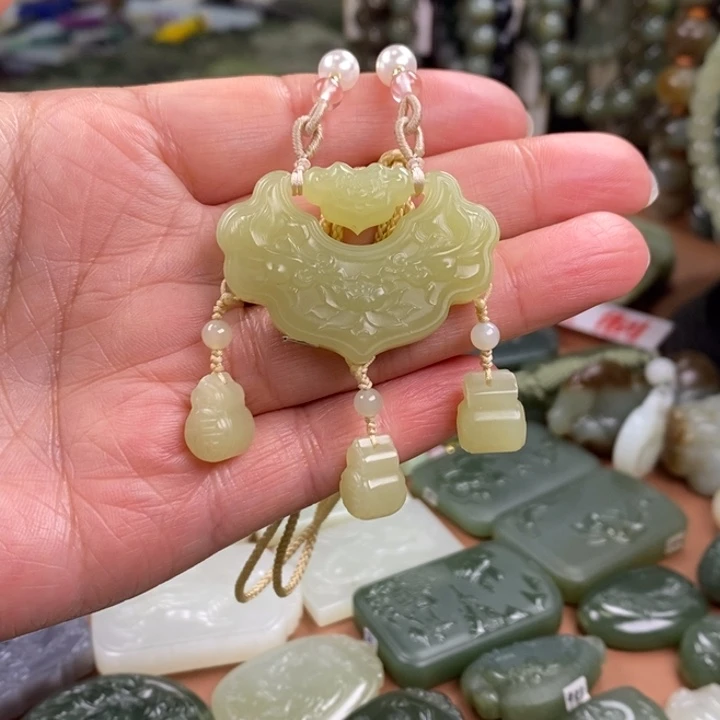 和田玉未镶嵌颈饰