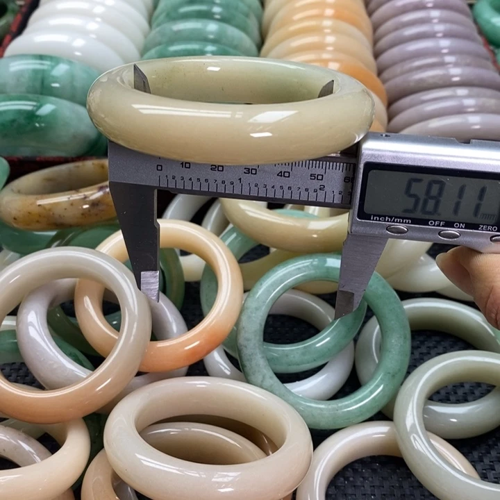 石英质玉未镶嵌手镯