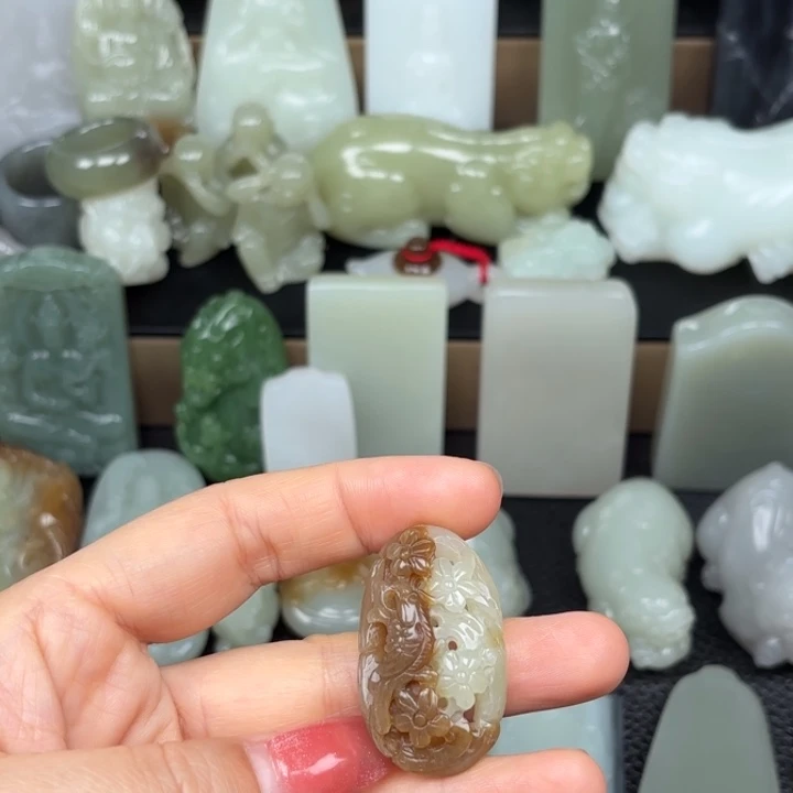 颈饰未镶嵌和田玉