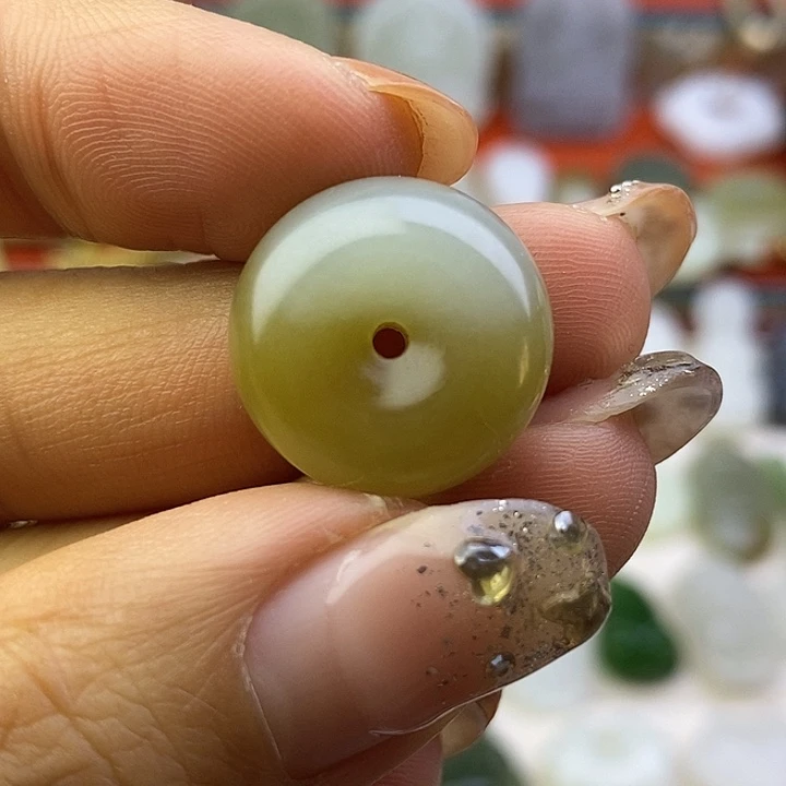 和田玉未镶嵌颈饰福利且末平安扣