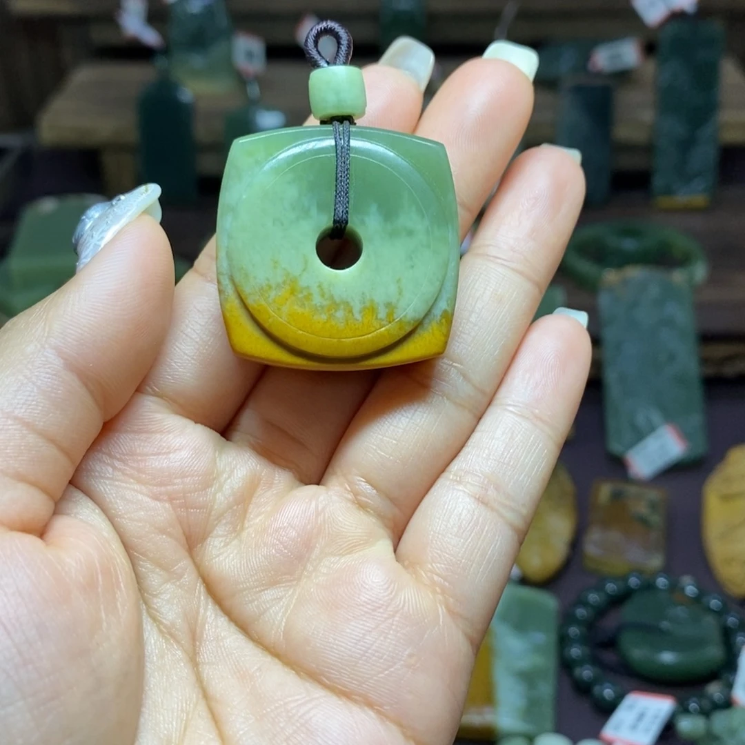 岫岩河磨玉（透闪石质玉）颈饰未镶嵌用****0