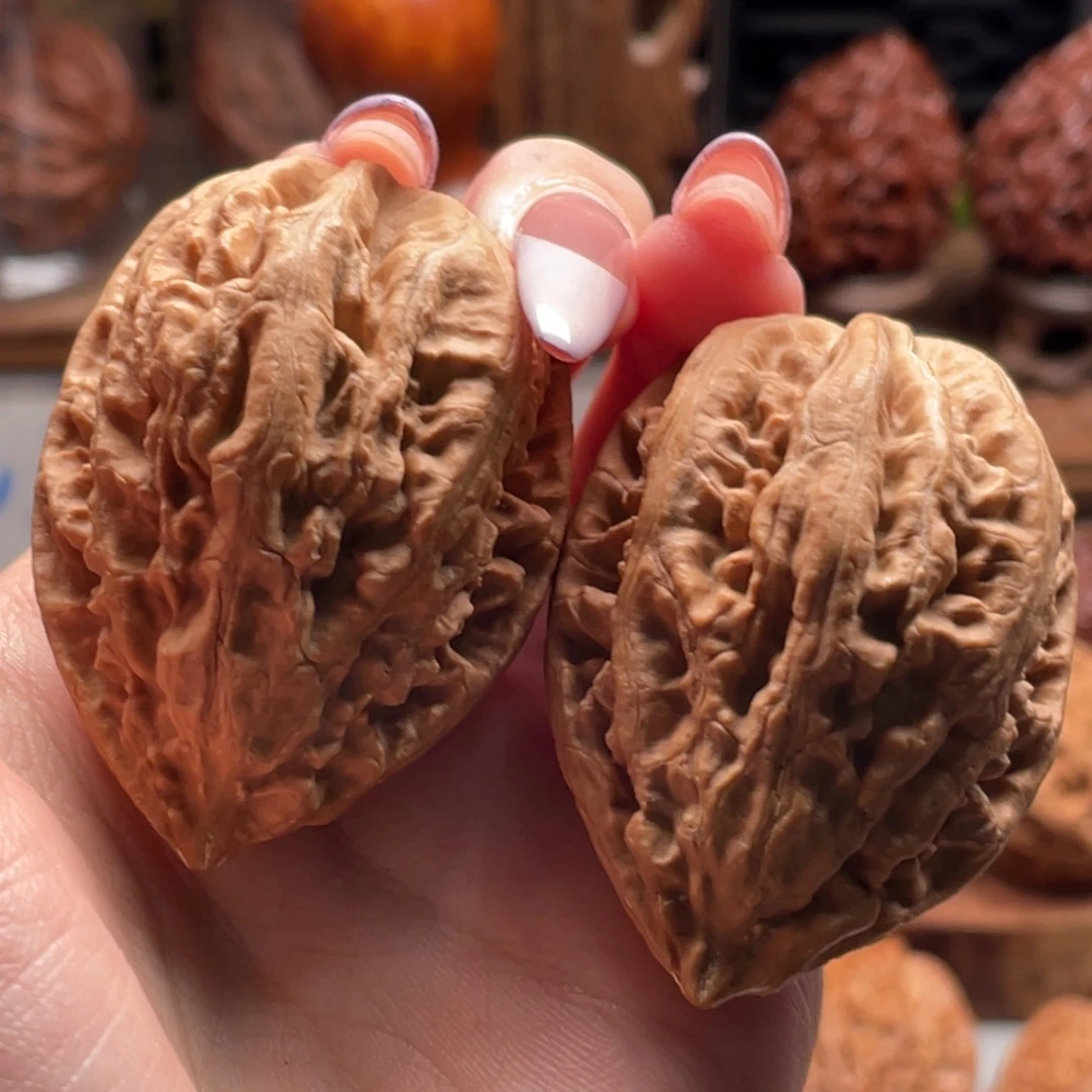 霞***妺把件文玩核桃小楸香86花