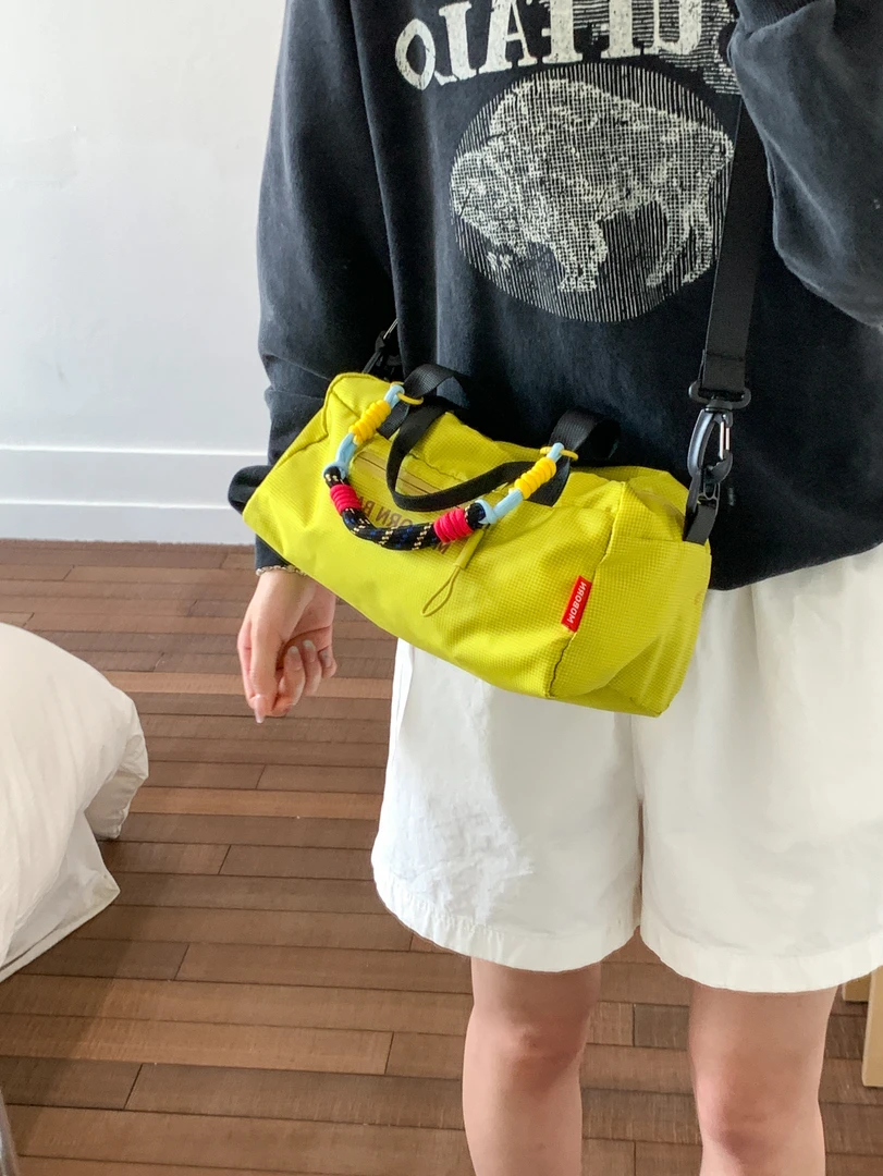 潮牌字母运动斜挎包简约休闲男女手提户外轻便棒球包时尚潮包