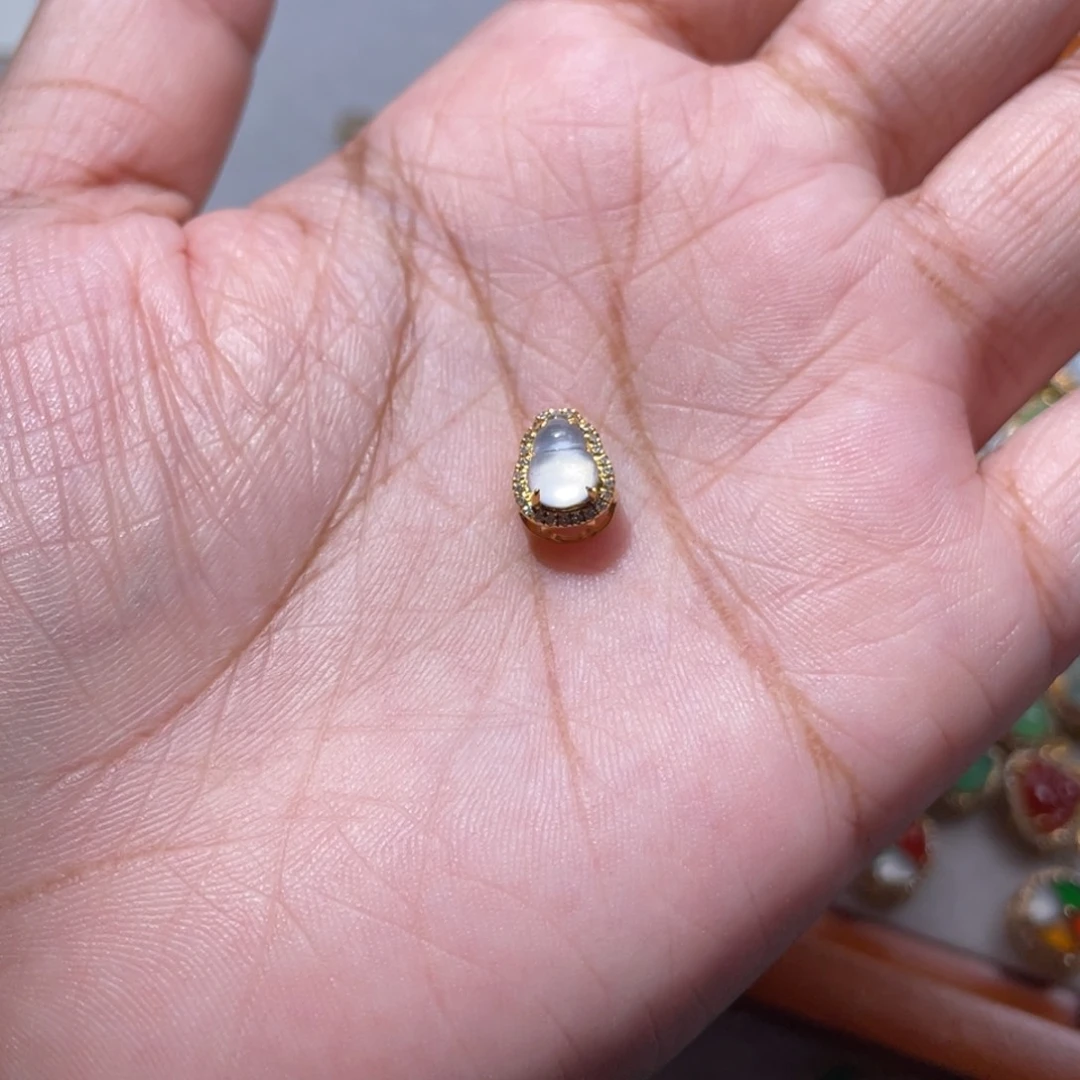 颈饰18K金镶嵌翡翠陈***丁