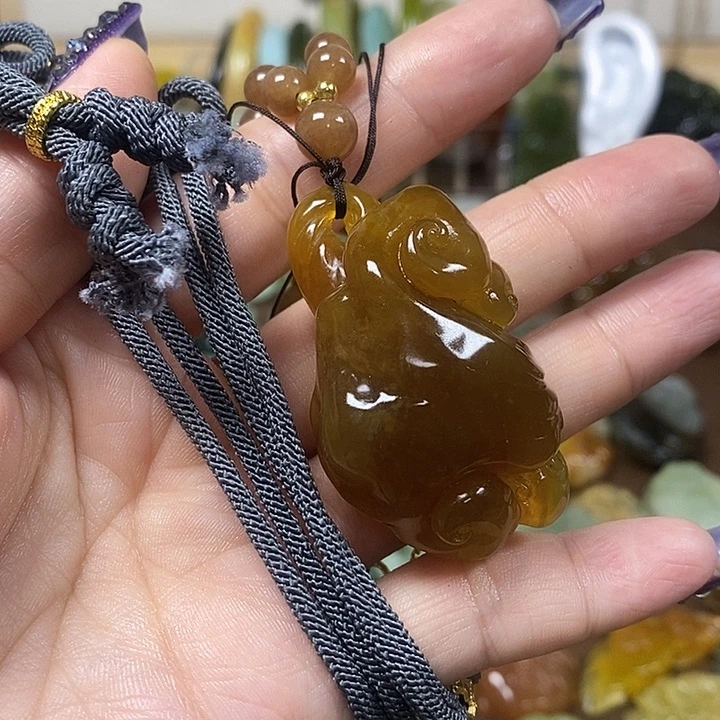 蛇纹石玉吊坠未镶嵌