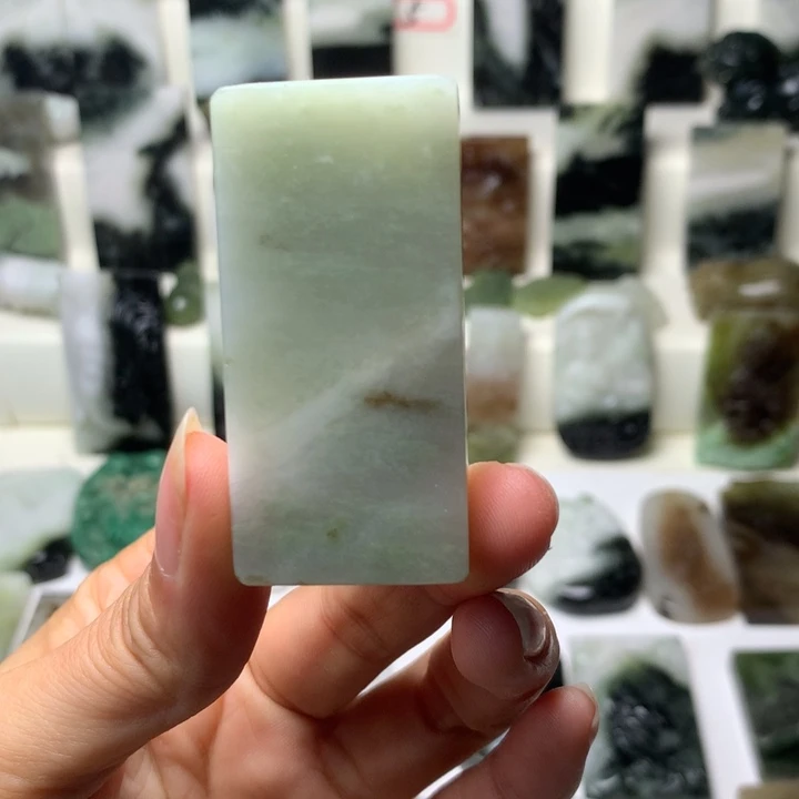 独山玉未镶嵌颈饰