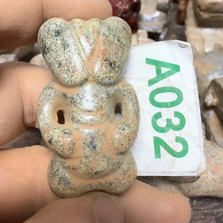 蛇纹石玉颈饰未镶嵌