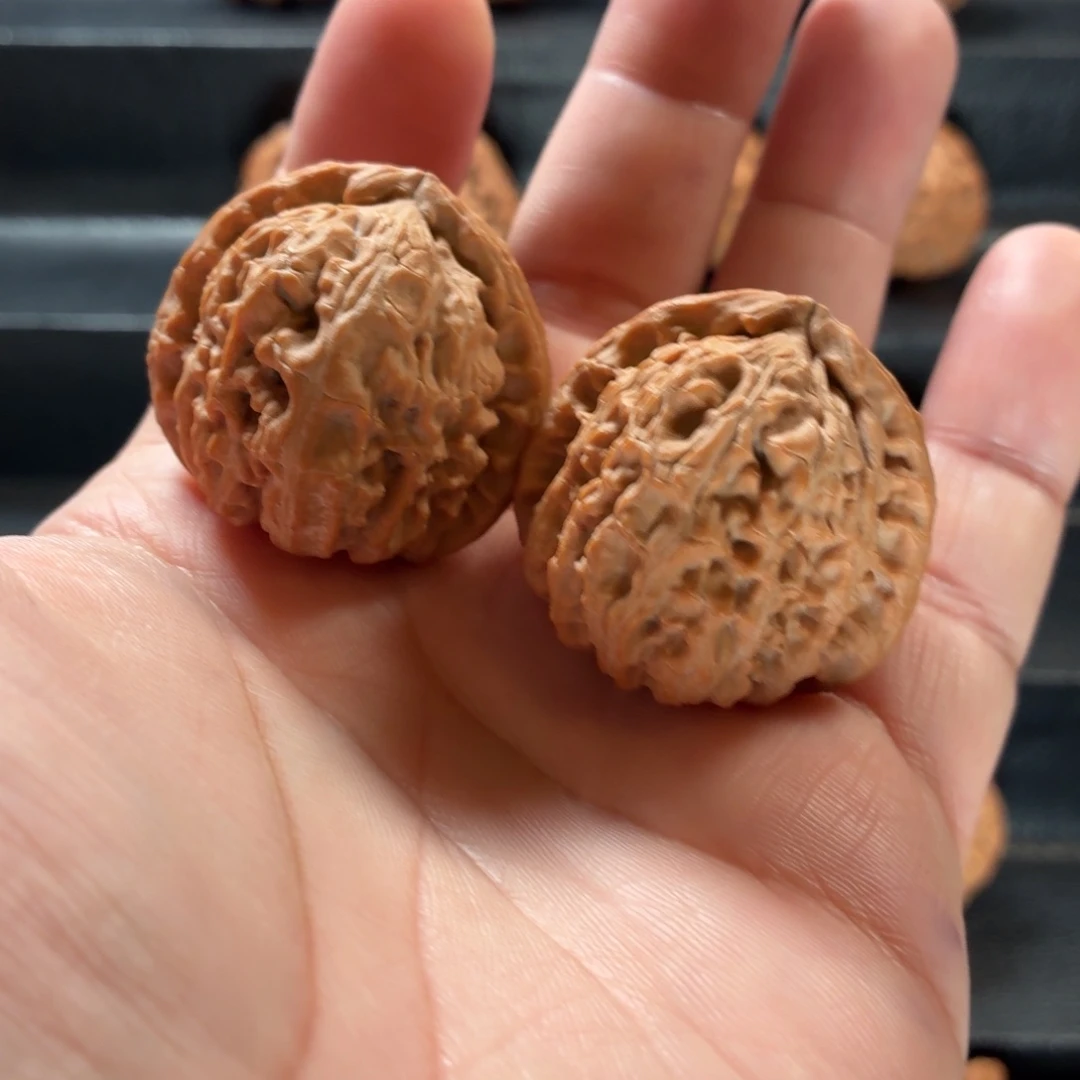 把件桃核山地无药白狮子轻微水尖37