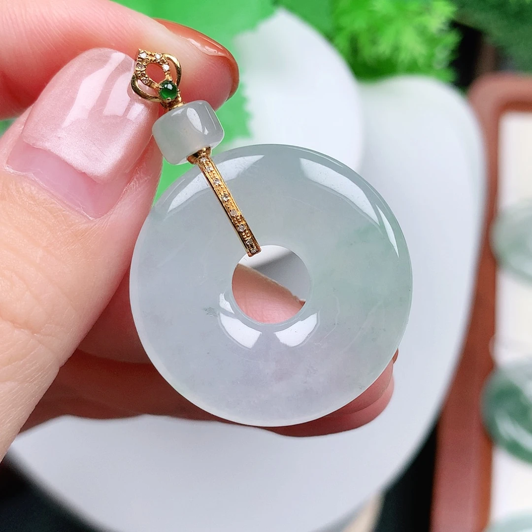 翡翠18K金镶嵌颈饰平安