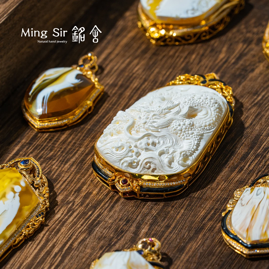 【铭舍】天然俄料蜜蜡白蜜漆白手工雕刻吊坠颈饰（多样性发其一）