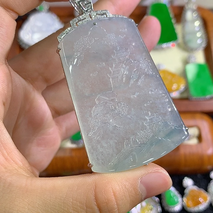 翡翠18K金镶嵌颈饰山水