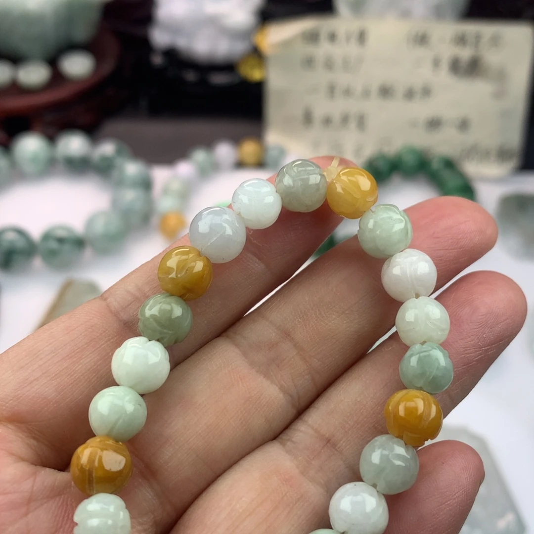 翡翠未镶嵌颈饰一