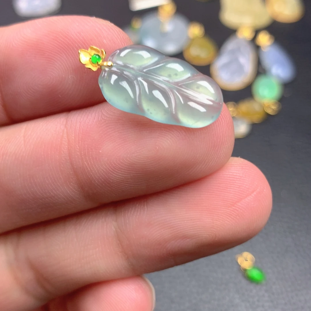 【闪购商品】颈饰18K金镶嵌翡翠翡翠