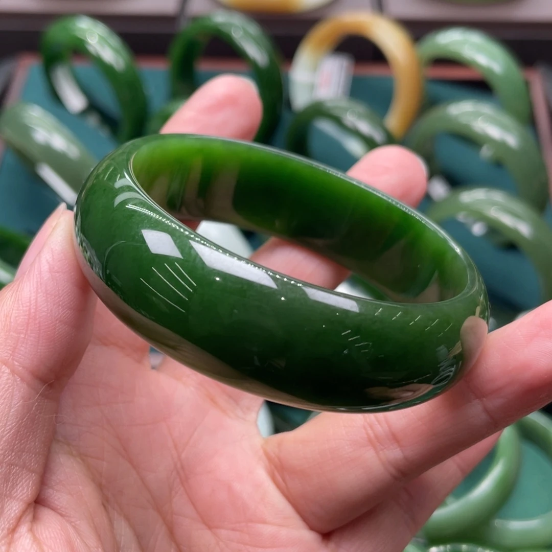 和田玉（碧玉）未镶嵌手镯