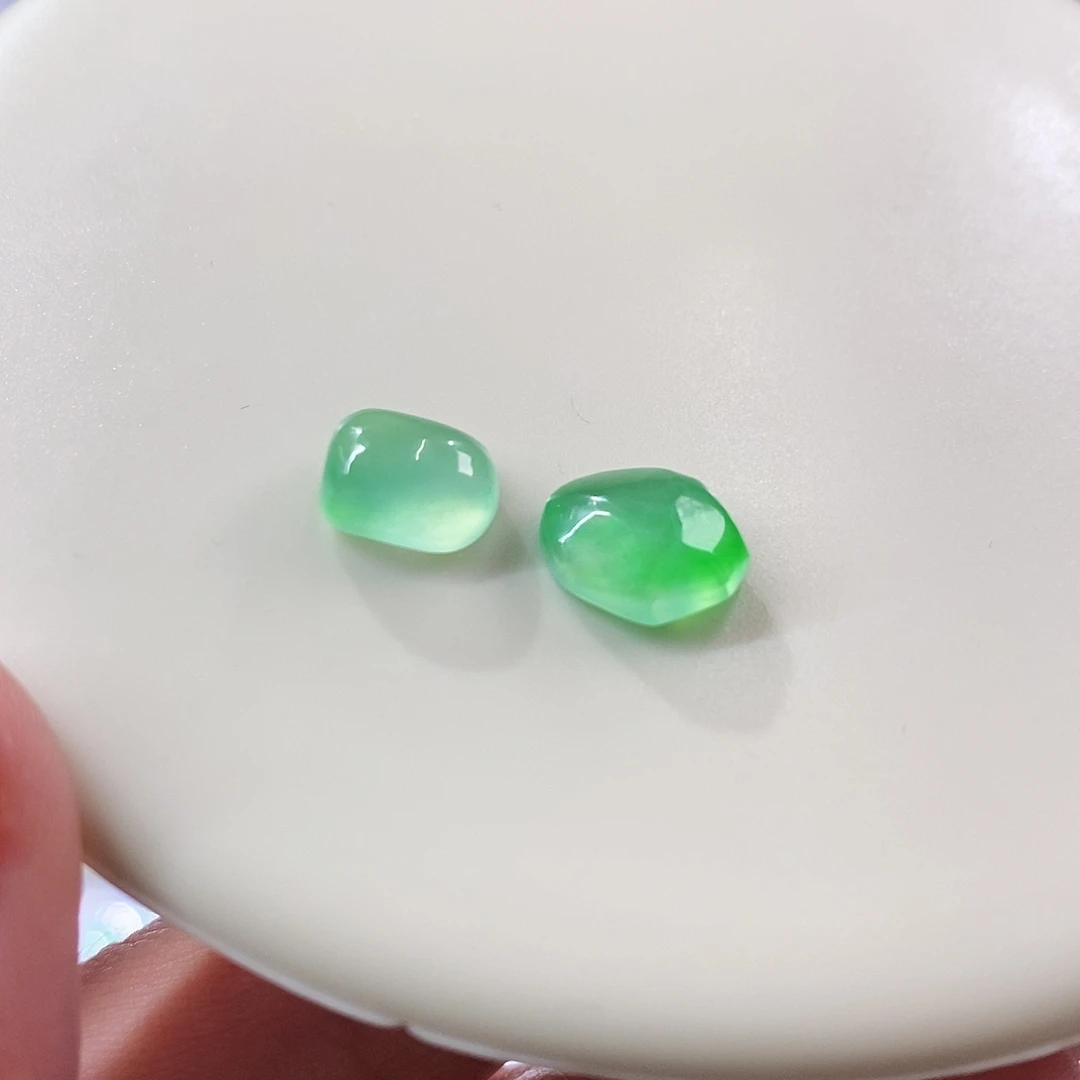 颈饰未镶嵌翡翠一对高冰