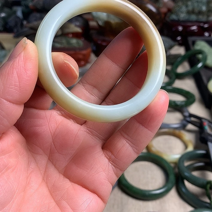 透闪石质玉未镶嵌戒指