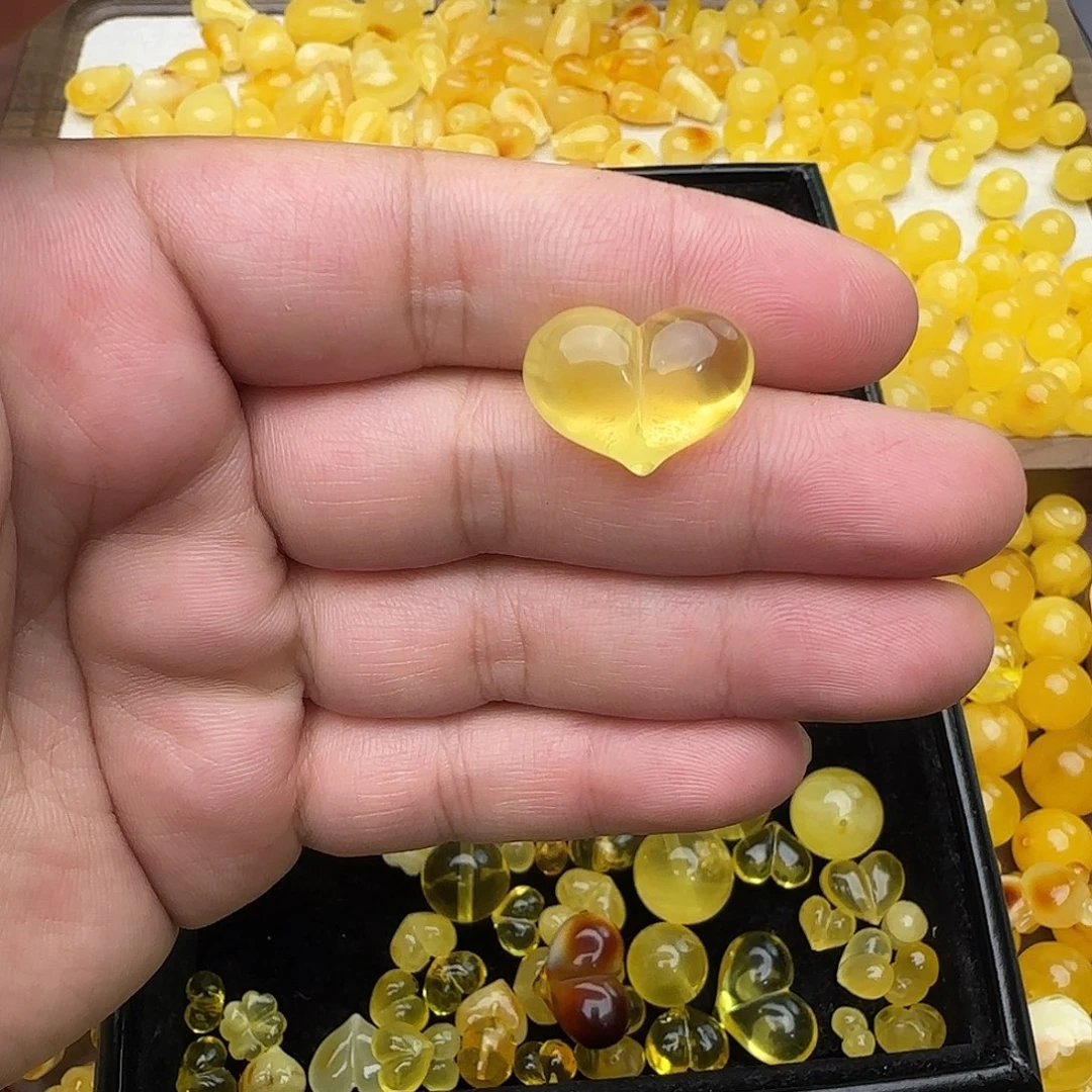 不***巴琥珀未镶嵌珠宝奇石