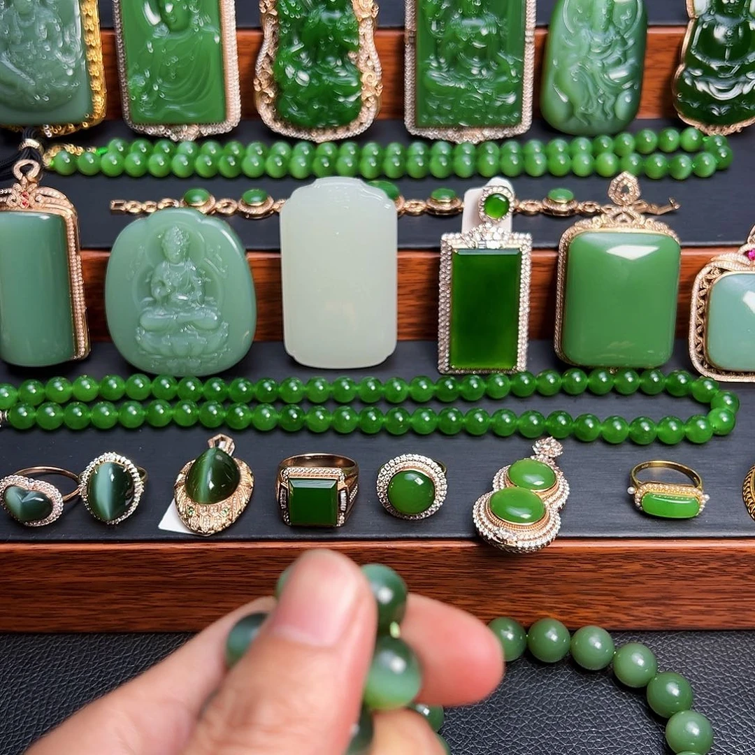 和田玉（碧玉）18K金镶嵌颈饰碧玉吊坠