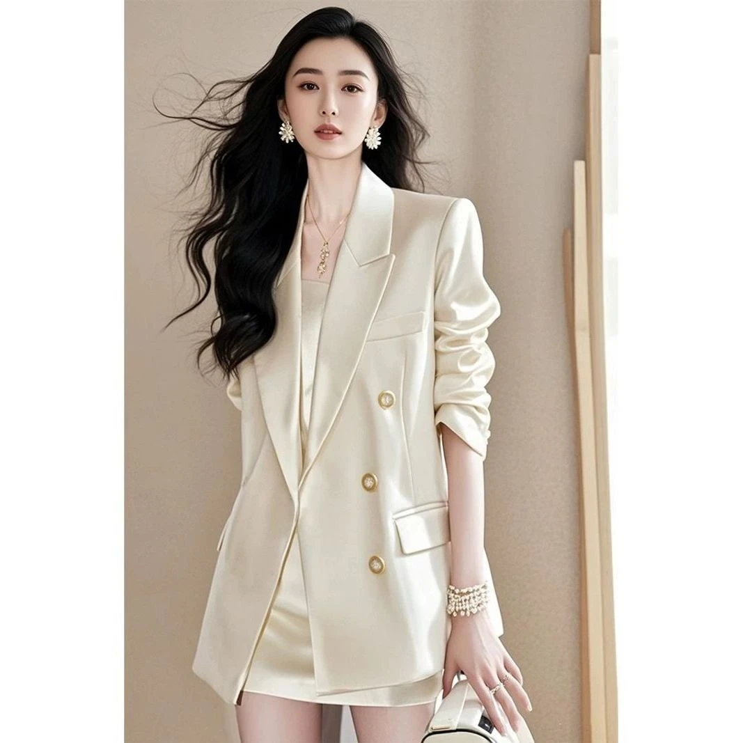 早春韩系穿搭高级感职业套装2025新款香槟色西装外套吊带裙两件套