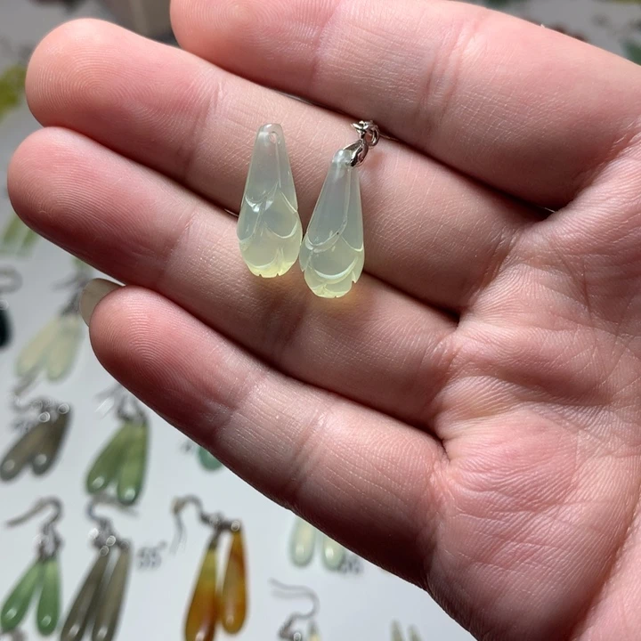 蛇纹石玉耳环未镶嵌