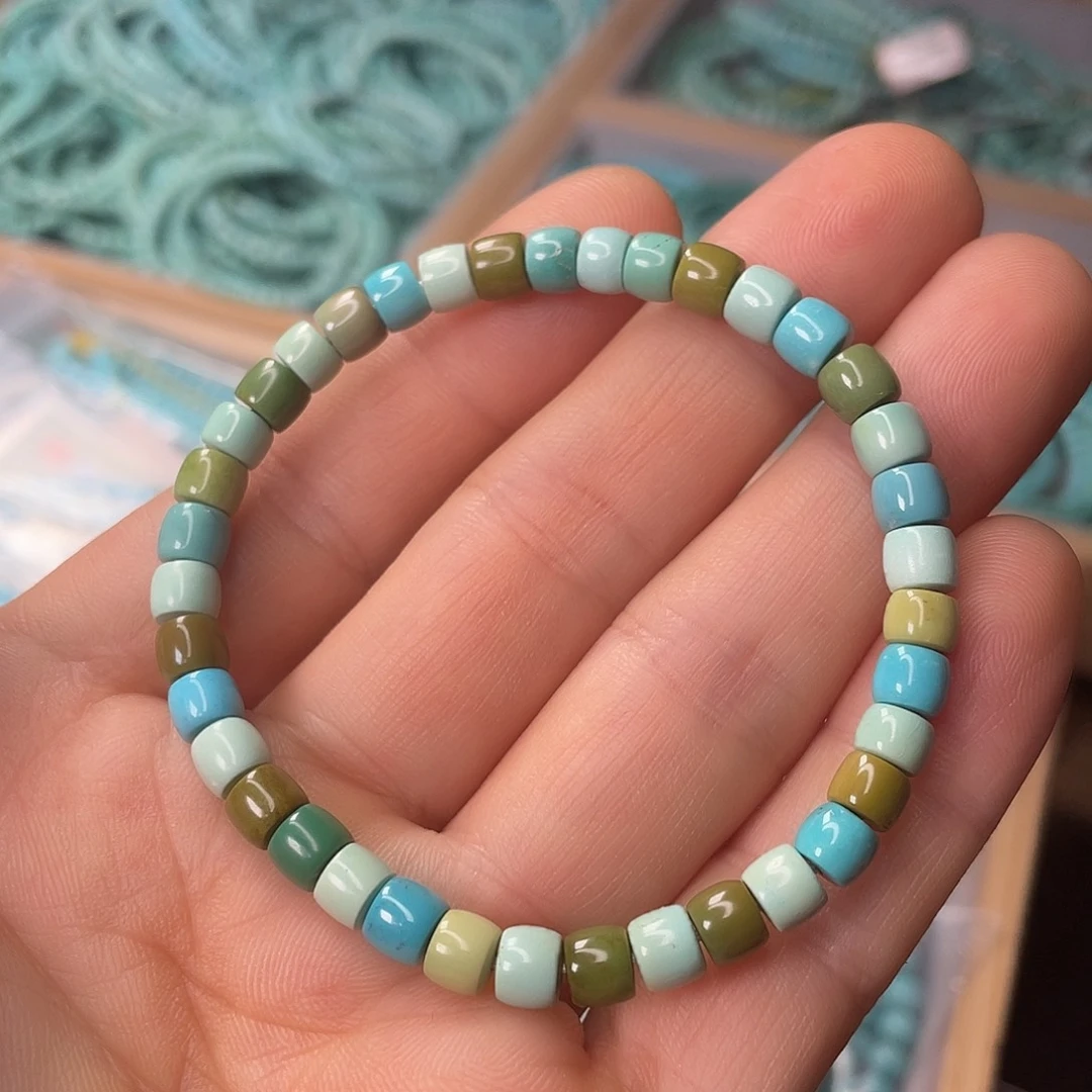 绿松石未镶嵌颈饰