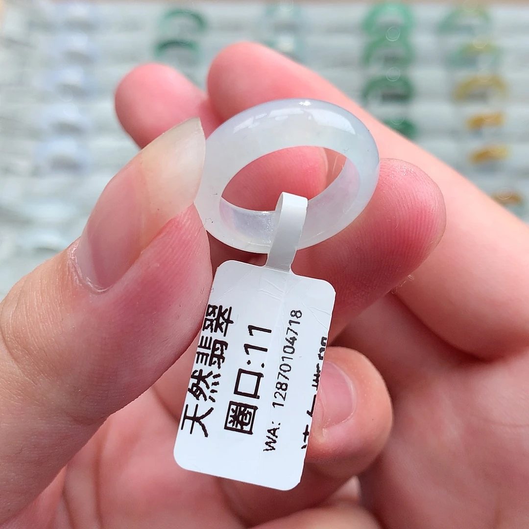 翡翠戒指未镶嵌天然（有纹）