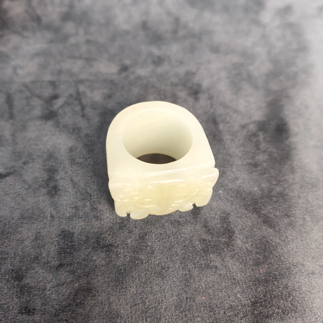 Tgz03清代和田玉兽面纹扳指