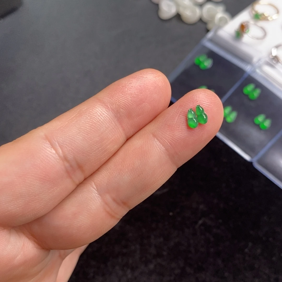 翡翠裸石冰阳绿葫芦