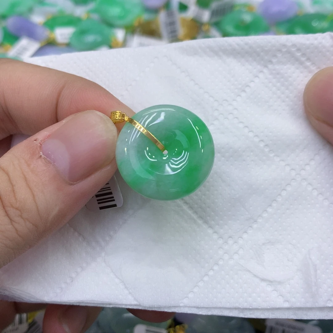 翡翠18K金镶嵌颈饰翡翠