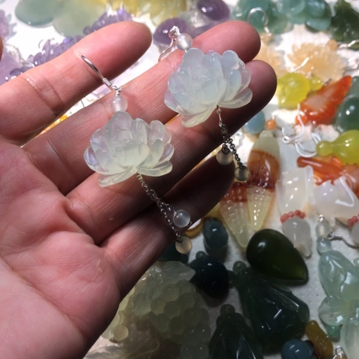 蛇纹石玉未镶嵌耳坠