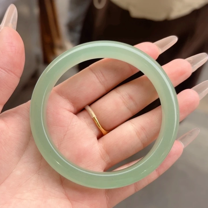 东陵石手镯未镶嵌