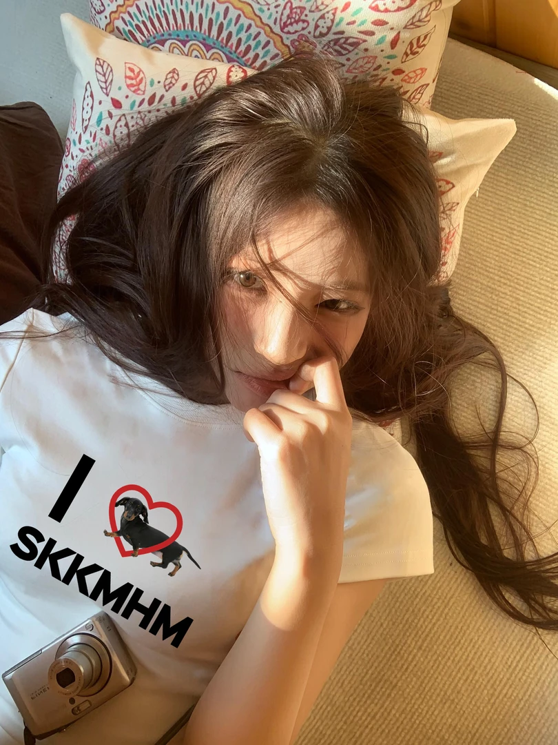 小众百搭慵懒感小狗印花短袖t恤女2025年夏季修身显瘦休闲上衣ins