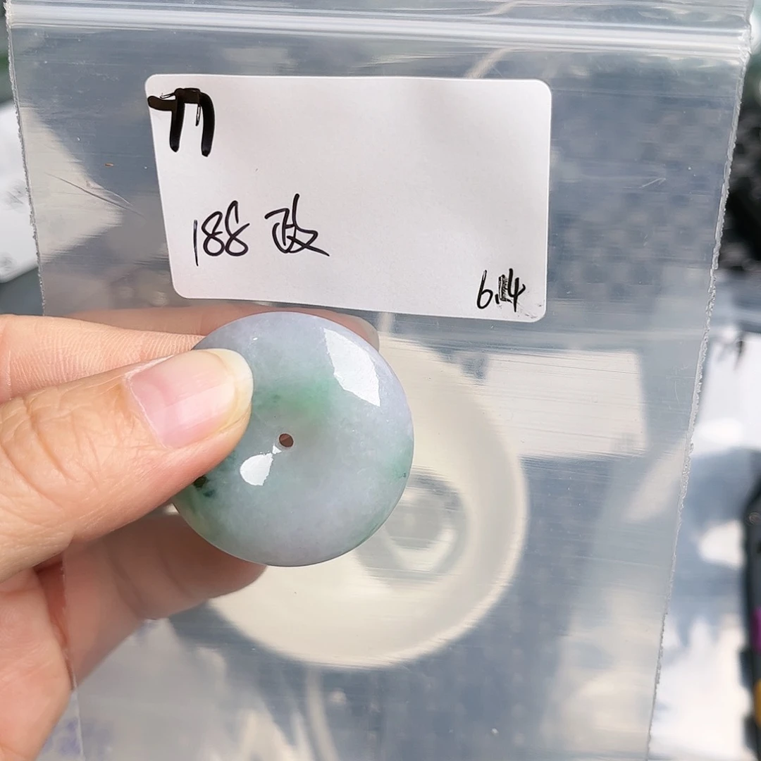 翡翠未镶嵌颈饰政*扬不