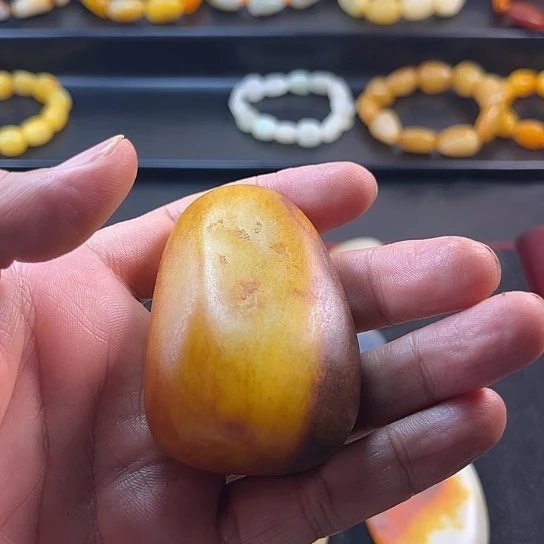 用***界和田玉未镶嵌颈饰