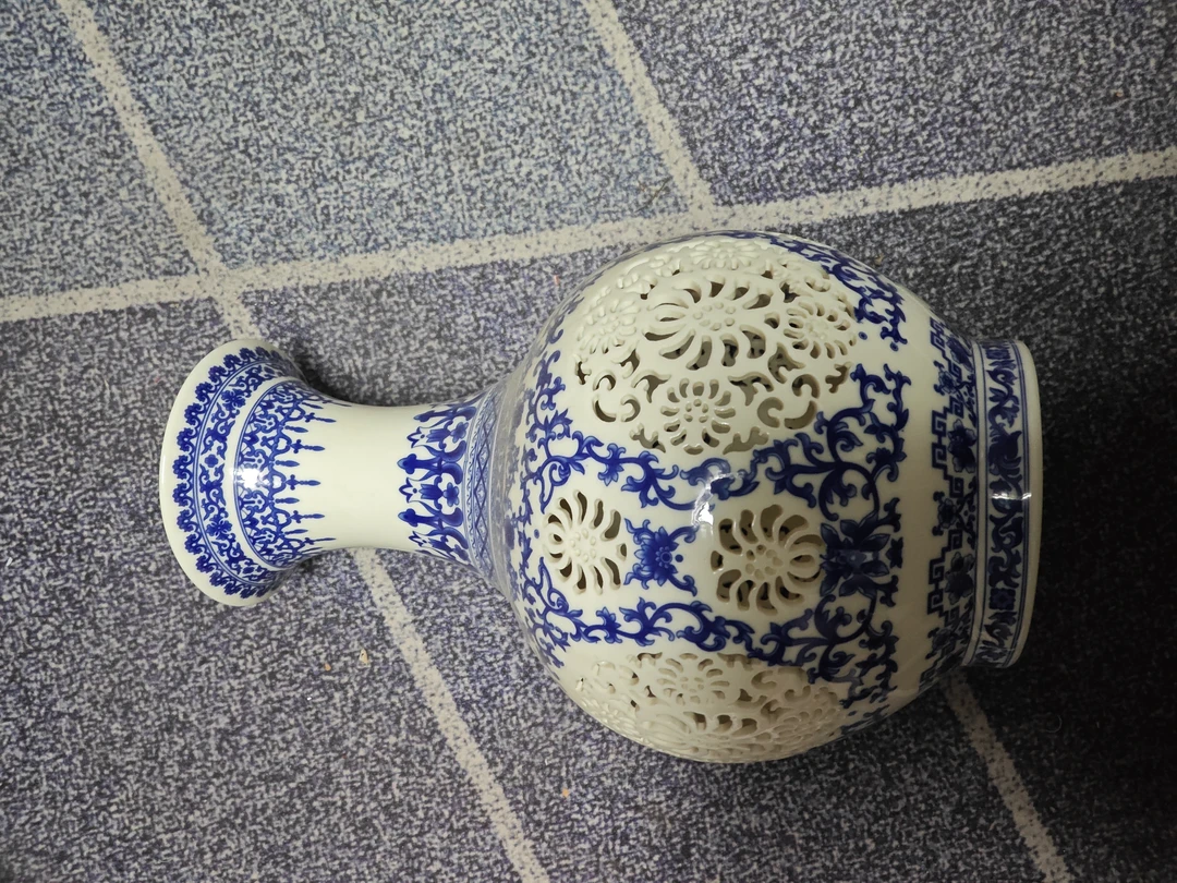 陶瓷镂空花瓶装饰摆件